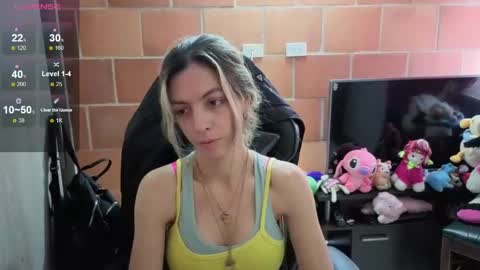 Snapshot of milacoxx8819 chatting on 10.07.25 milacoxx8819 online show from 10.07.25