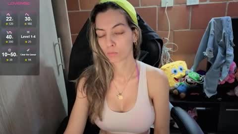 Snapshot of milacoxx8819 chatting on 10.09.25 milacoxx8819 online show from 10.09.25