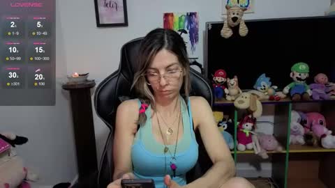 Snapshot of milacoxx8819 chatting on 10.20.25 milacoxx8819 online show from 10.20.25