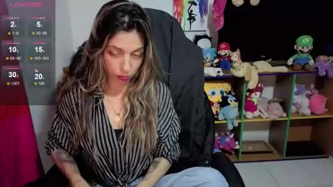 Snapshot of milacoxx8819 chatting on 10.28.25 milacoxx8819 online show from 10.28.25