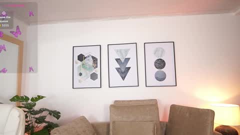 Snapshot of milacrave chatting on 09.16.25 milacrave online show from 09.16.25