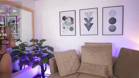 Snapshot of milacrave chatting on 09.22.25 milacrave online show from 09.22.25