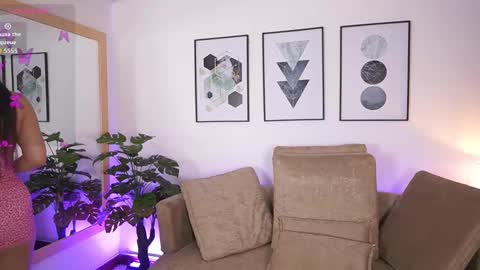 Snapshot of milacrave chatting on 09.24.25 milacrave online show from 09.24.25