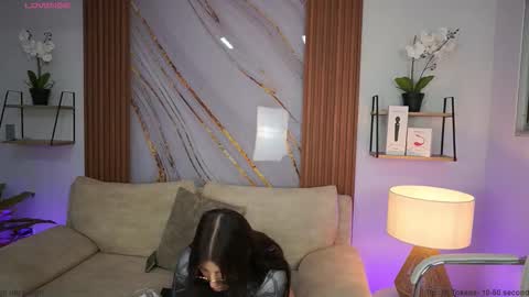 Snapshot of milacrave chatting on 09.30.25 milacrave online show from 09.30.25