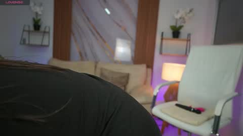 Snapshot of milacrave chatting on 10.01.25 milacrave online show from 10.01.25