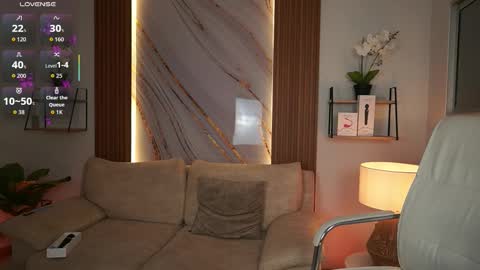 Snapshot of milacrave chatting on 10.14.25 milacrave online show from 10.14.25