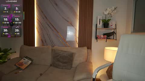 Snapshot of milacrave chatting on 10.15.25 milacrave online show from 10.15.25