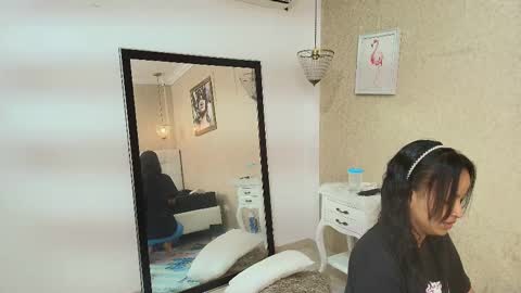 Snapshot of miladiosa chatting on 10.10.25 miladiosa online show from 10.10.25