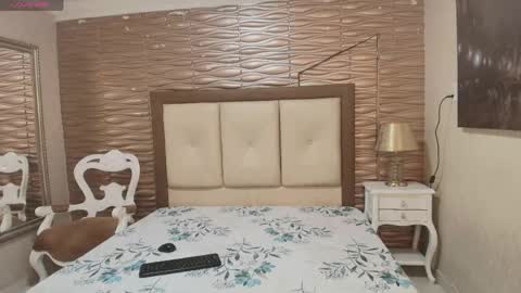 miladiosa online show from 04.04.26