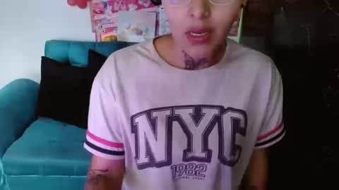 Snapshot of milafuckass chatting on 09.19.25 milafuckass online show from 09.19.25