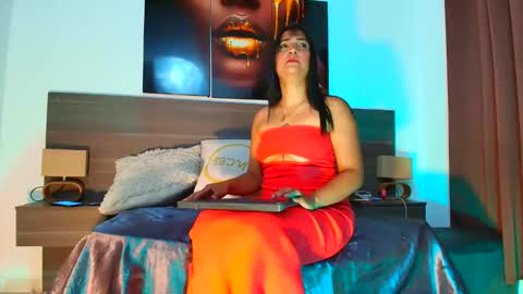 Snapshot of milahot23 chatting on 05.01.26 mila online show from 05.01.26