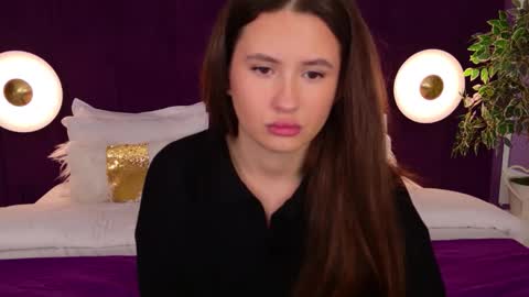 milaleoneli online show from 11.10.25