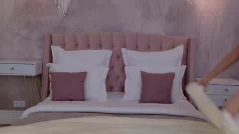 milaleoneli online show from 02.01.26