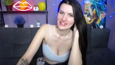 Snapshot of milaloona chatting on 01.27.25 Milaloona online show from 01.27.25