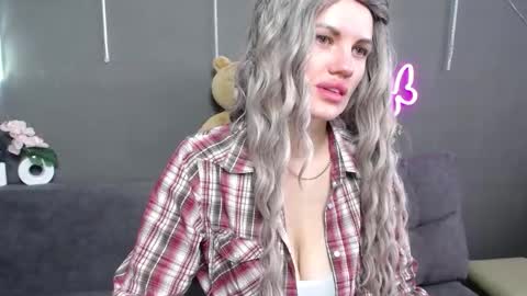 Snapshot of milaloona chatting on 03.26.26 Milaloona online show from 03.26.26