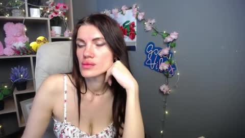Snapshot of milaloona chatting on 05.24.26 Milaloona online show from 05.24.26