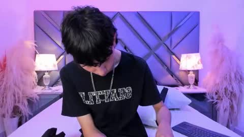 milan_lewiss online show from 02.23.26