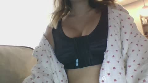 Snapshot of milana5551 chatting on 12.17.24 milana online show from 12.17.24