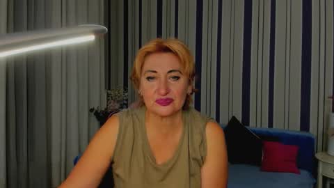 Snapshot of milanaalvis chatting on 10.13.25 MilanaAlvis online show from 10.13.25