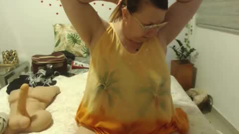 Snapshot of milchanell chatting on 10.13.25 milchanell online show from 10.13.25