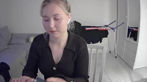 Snapshot of milena391630 chatting on 05.09.26 Milena new nonude shy blonde natural online show from 05.09.26