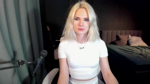 Milena online show from 02.23.25