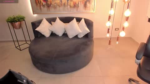 Snapshot of mileycruz_ chatting on 10.24.25 Miley Cruz IG miley model23 online show from 10.24.25