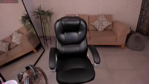 Miley Cruz  IG miley model23 online show from 11.25.25