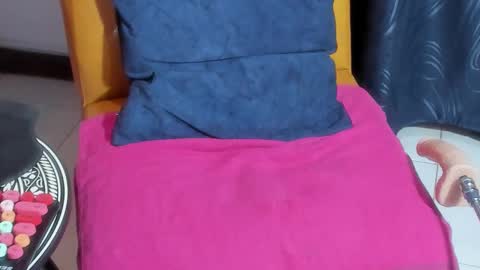 Snapshot of milf_brend chatting on 10.22.25 Milf Brend online show from 10.22.25