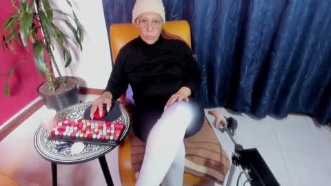 Snapshot of milf_brend chatting on 10.25.25 Milf Brend online show from 10.25.25