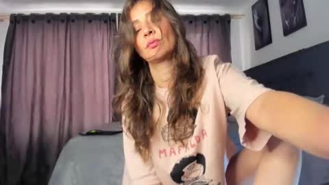 Snapshot of milf_darling chatting on 10.30.25 Victoria online show from 10.30.25