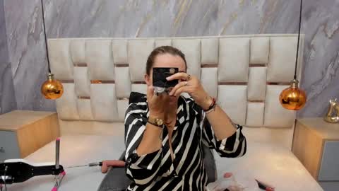 Snapshot of milf_drip chatting on 06.01.26 Lili online show from 06.01.26