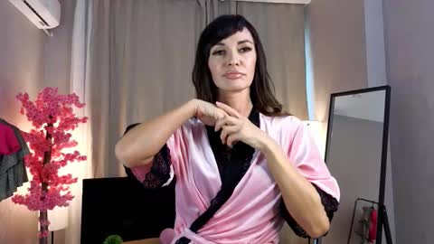 Snapshot of milf_mamyy chatting on 10.10.25 Filicia online show from 10.10.25
