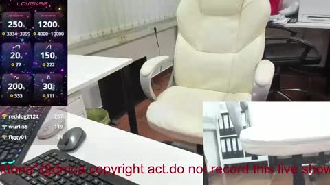 Snapshot of milf_viktoria chatting on 12.16.24 Viktoria online show from 12.16.24