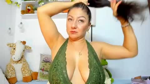 Snapshot of milfboobs_10 chatting on 07.07.26 Nakary Bustamante online show from 07.07.26