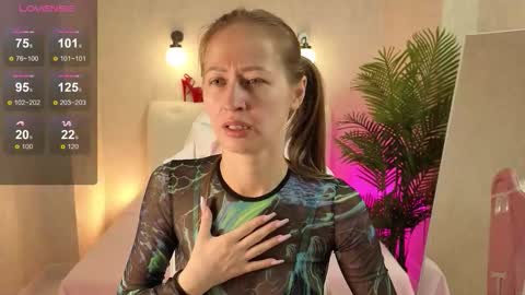 Snapshot of milfcruze chatting on 10.04.25 milfcruze online show from 10.04.25