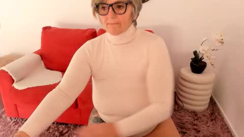 MilfElla online show from 11.13.25