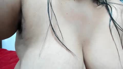 Snapshot of milfhotmature chatting on 01.22.25 laura online show from 01.22.25