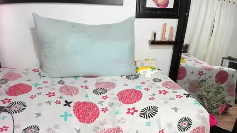 Snapshot of milfhotmature chatting on 02.14.25 laura online show from 02.14.25