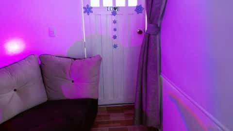 Snapshot of milfrosalie chatting on 01.29.25 Rosalie  online show from 01.29.25