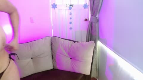 Snapshot of milfrosalie chatting on 02.03.25 Rosalie  online show from 02.03.25