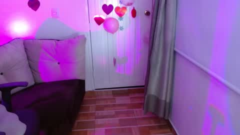 Snapshot of milfrosalie chatting on 02.15.25 Rosalie  online show from 02.15.25