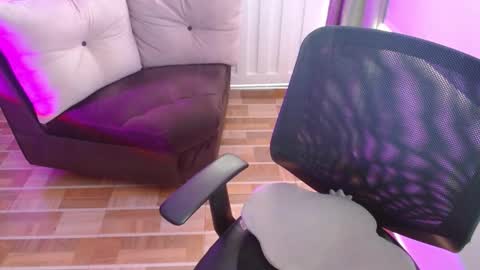 Snapshot of milfrosalie chatting on 02.17.25 Rosalie  online show from 02.17.25