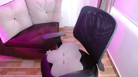 Snapshot of milfrosalie chatting on 02.20.25 Rosalie  online show from 02.20.25