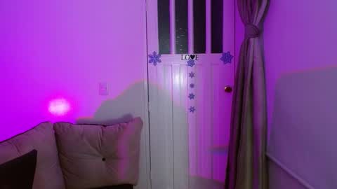 Snapshot of milfrosalie chatting on 02.24.25 Rosalie  online show from 02.24.25