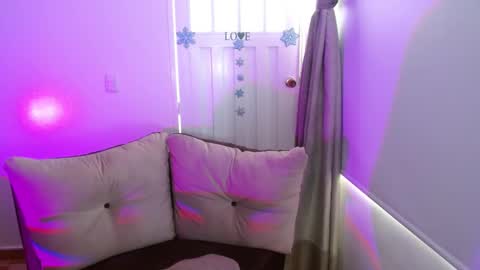 Snapshot of milfrosalie chatting on 02.26.25 Rosalie  online show from 02.26.25