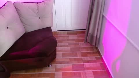 Snapshot of milfrosalie chatting on 03.05.25 Rosalie  online show from 03.05.25