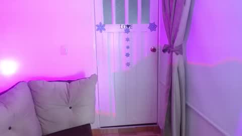 Snapshot of milfrosalie chatting on 09.24.25 Rosalie  online show from 09.24.25