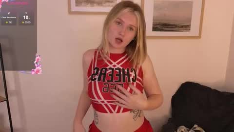 Snapshot of mili_stevense chatting on 10.25.25 Linett online show from 10.25.25