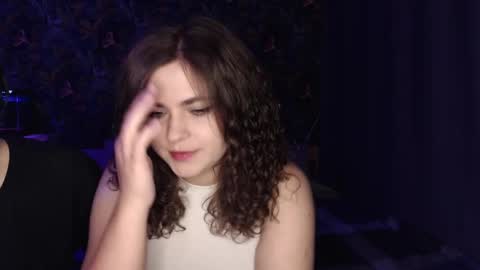 Stella and Neo online show from 03.12.25